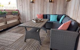 Appartement Met Inpandig Balkon, 150 Meter Verwijderd Van Strand En Centrum